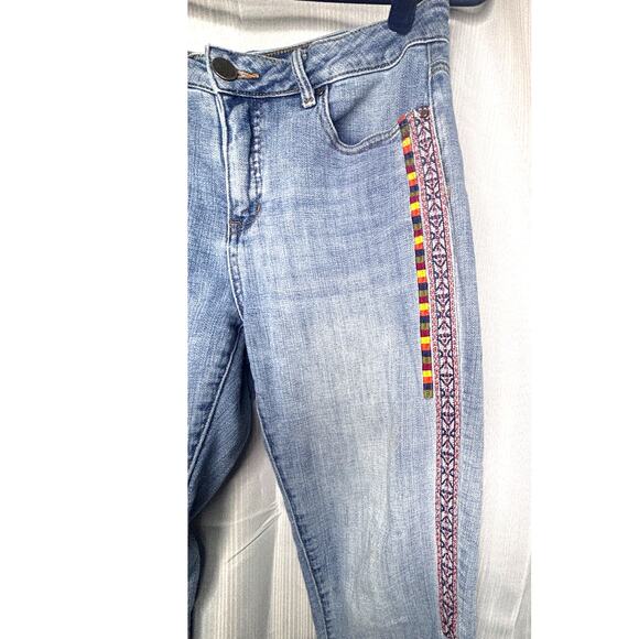 Tru Luxe Jeans Women's Size 10 Embroidered Mid Rise Ankle Faded Boho - Picture 2 of 12